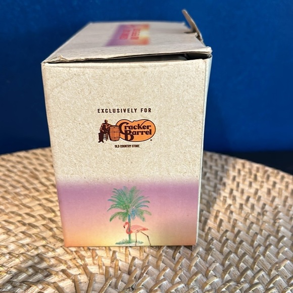 New Cracker Barrel Ceramic Pink Flamingo Crowned King&Queen-Salt & Pepper Shaker - Picture 2 of 5